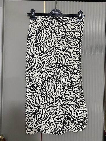 s Beden Zebra desenli saten etek