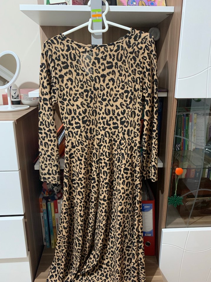 Leopar Desenli Uzun V Yaka Elbise - Görsel 2