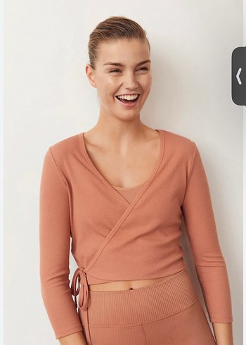 Bej Uzun Kollu Mini Atletik Üst - Görsel 3
