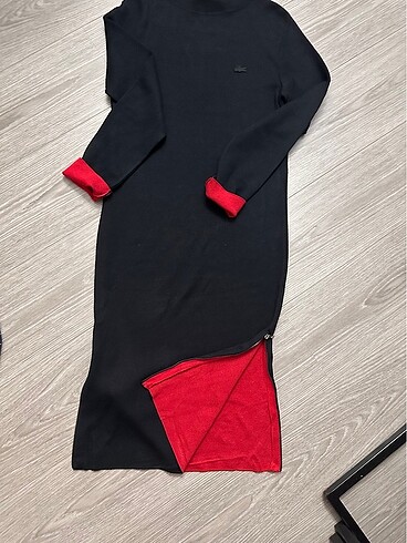 Lacoste triko elbise satıldı