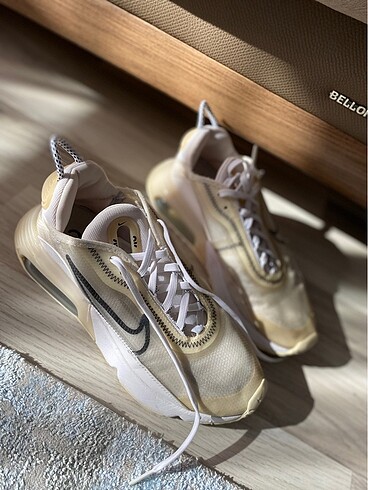 Nike 2090 serisi
