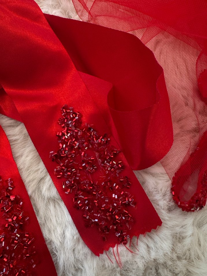 Kırmızı İşlemeli Drapeli kuşak duvak el gülü ve eldiven - Görsel 3