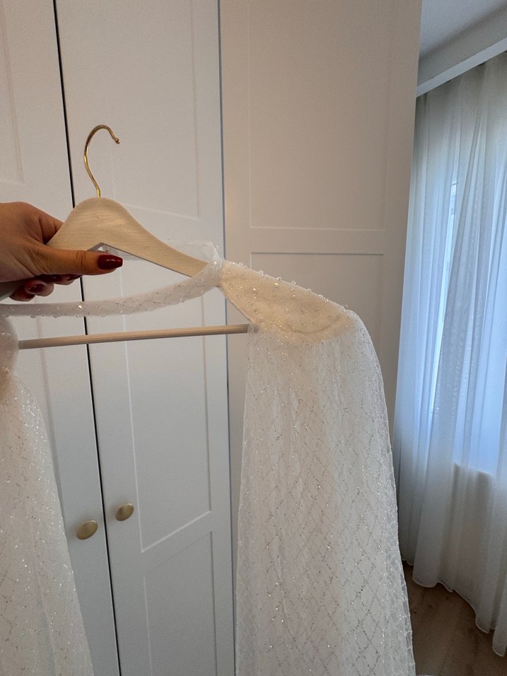 Beyaz ışıltılı pelerin - Görsel 3