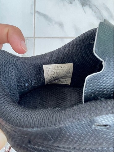 32 Beden Adidas çocuk halı saha ayakkabısı
