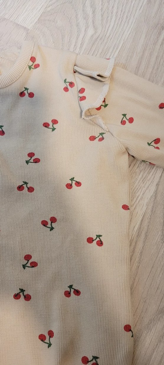 Beyaz Kiraz Desenli Uzun Kollu Kız Tişörtü - Görsel 2