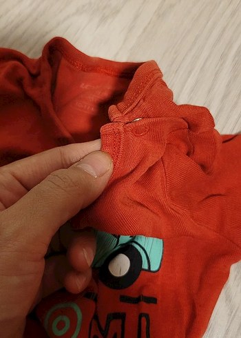 Uzun Kollu Kırmızı Baskılı Erkek Bebek Body - Görsel 3