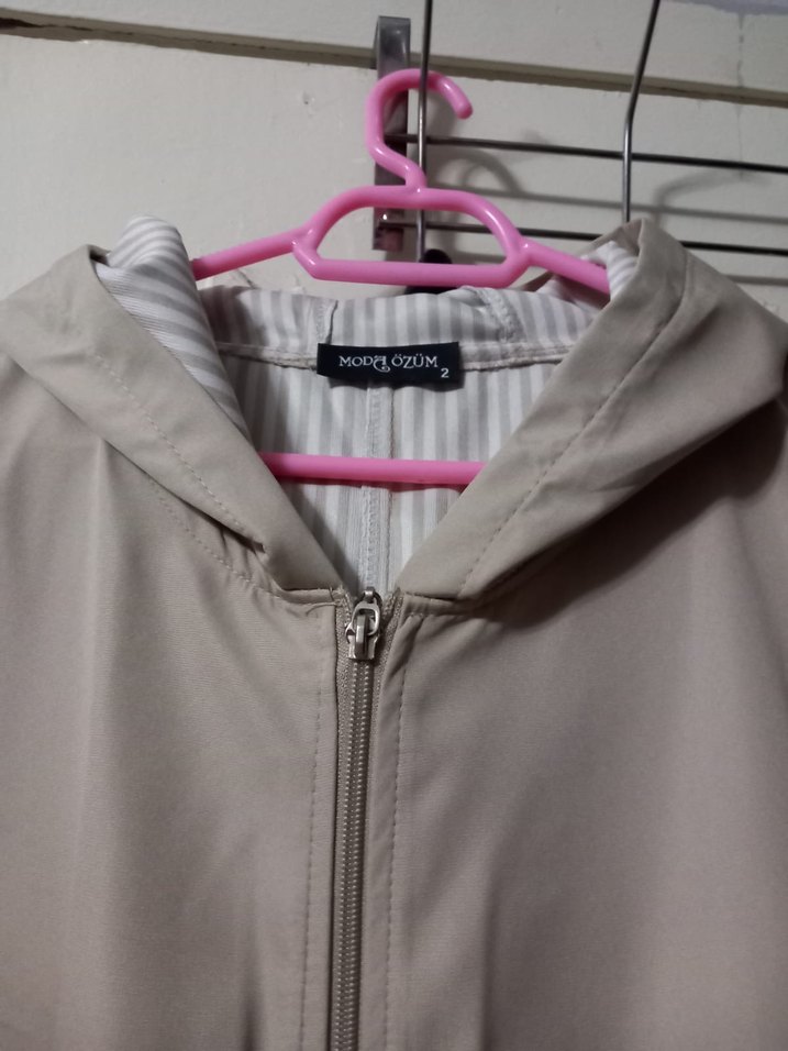 Bej Kapüşonlu Uzun Kadın Yağmurluk - Görsel 2