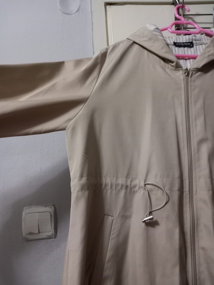 Bej Kapüşonlu Uzun Kadın Yağmurluk - Görsel 3