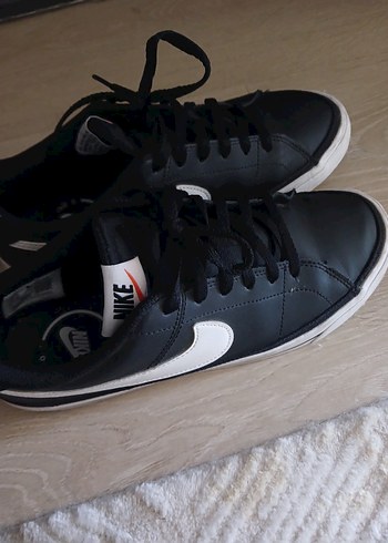 Nike Nike Siyah Bağcıklı Kadın Spor Ayakkabı