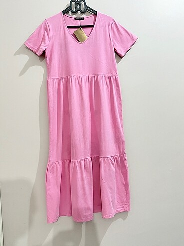 Pembe elbise