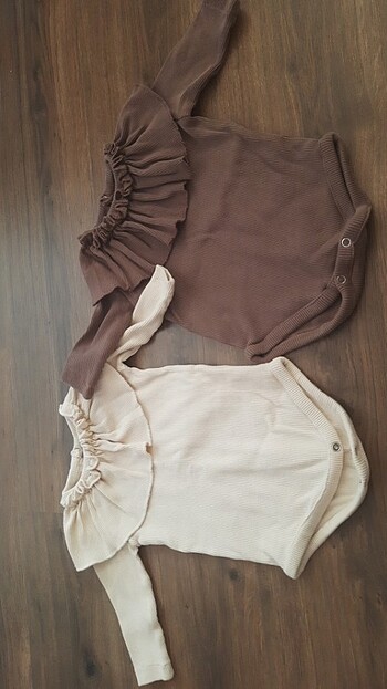 3-6 ay çıtçıtlı uzun kollu fırfırlı badi