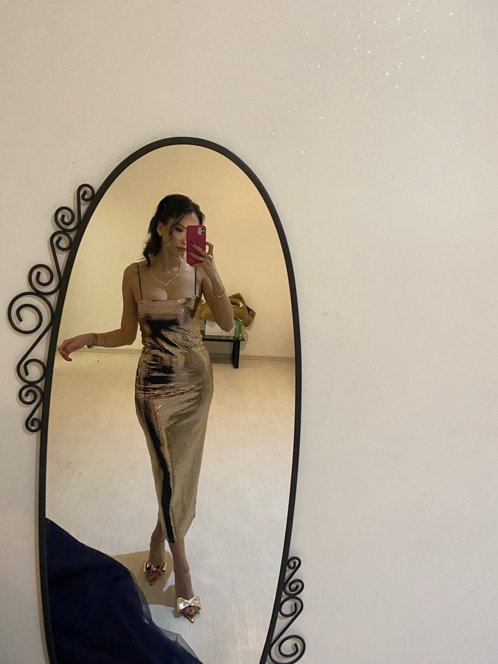 Altın Renkli payetli midi abiye - Görsel 2