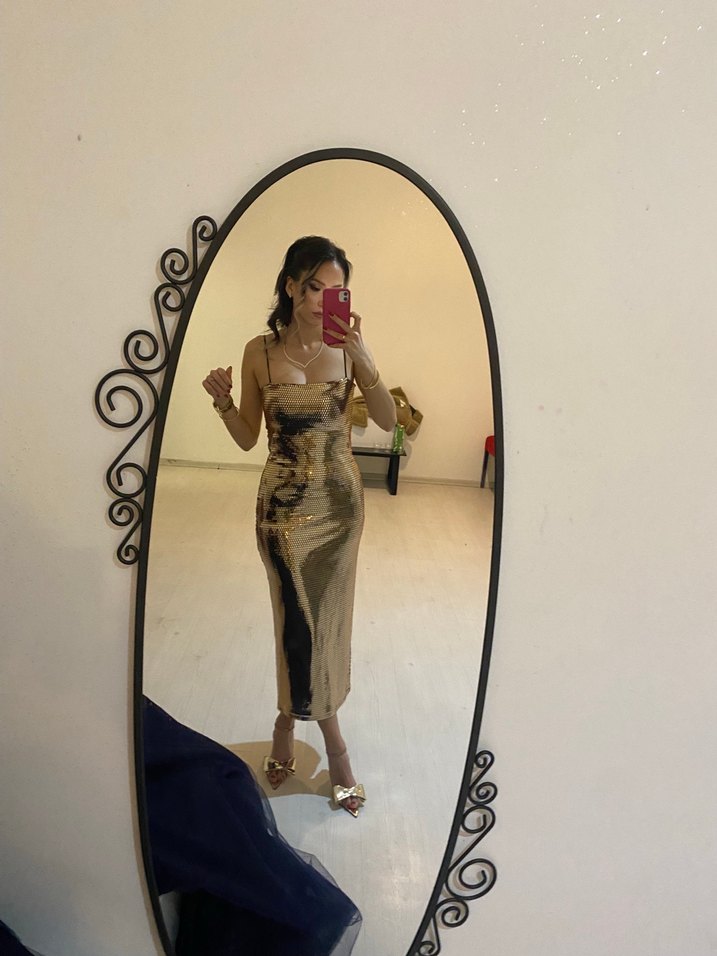 Altın Renkli payetli midi abiye - Görsel 5