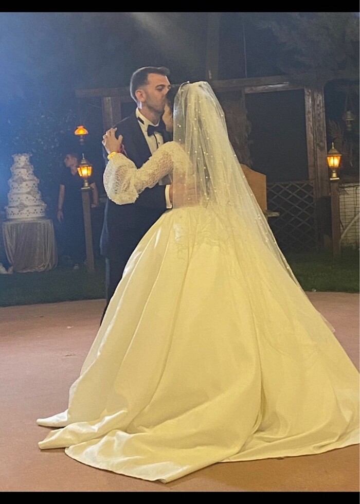 Uzun kollu gelinlik - Görsel 3