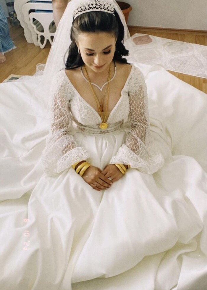 Uzun kollu gelinlik - Görsel 4