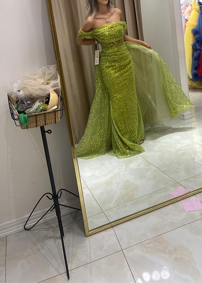 Yeşil nişan elbisesi - Görsel 5
