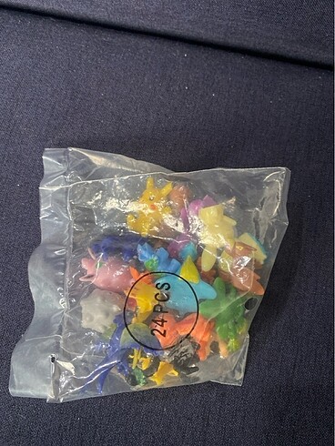 24 adet pokemon figürü içeren gizemli paketler