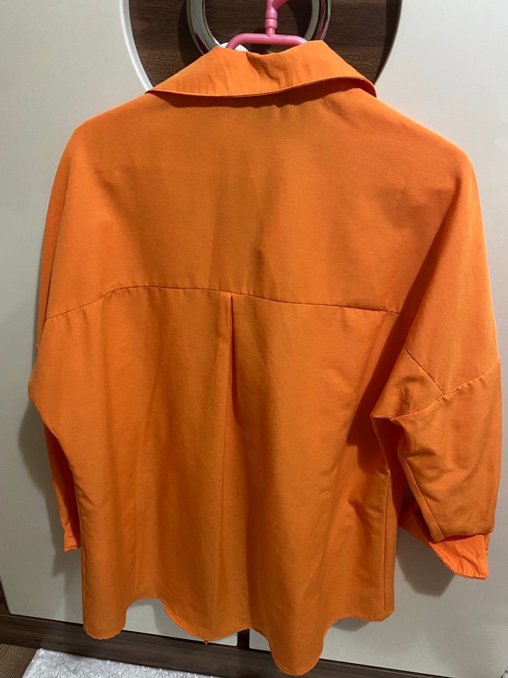 Turuncu Düğmeli Gömlek - Görsel 2
