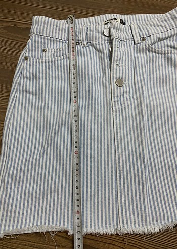 Düğmeli Mavi Çizgili Denim Mini Etek - Görsel 2