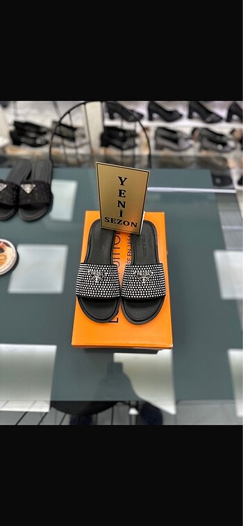 Prada taşlı terlik