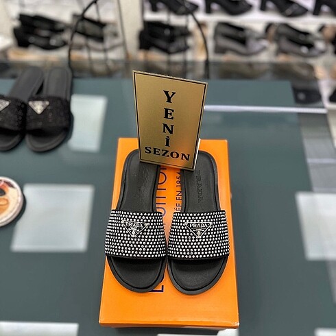 Prada Prada taşlı terlik