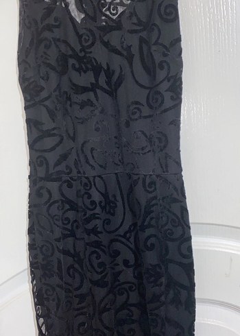 Siyah Dantel İşlemeli Uzun V Yaka Elbise - Görsel 2