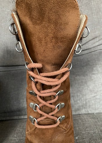 Kahverengi Süet Topuklu Kürklü Kadın Bot - Görsel 5