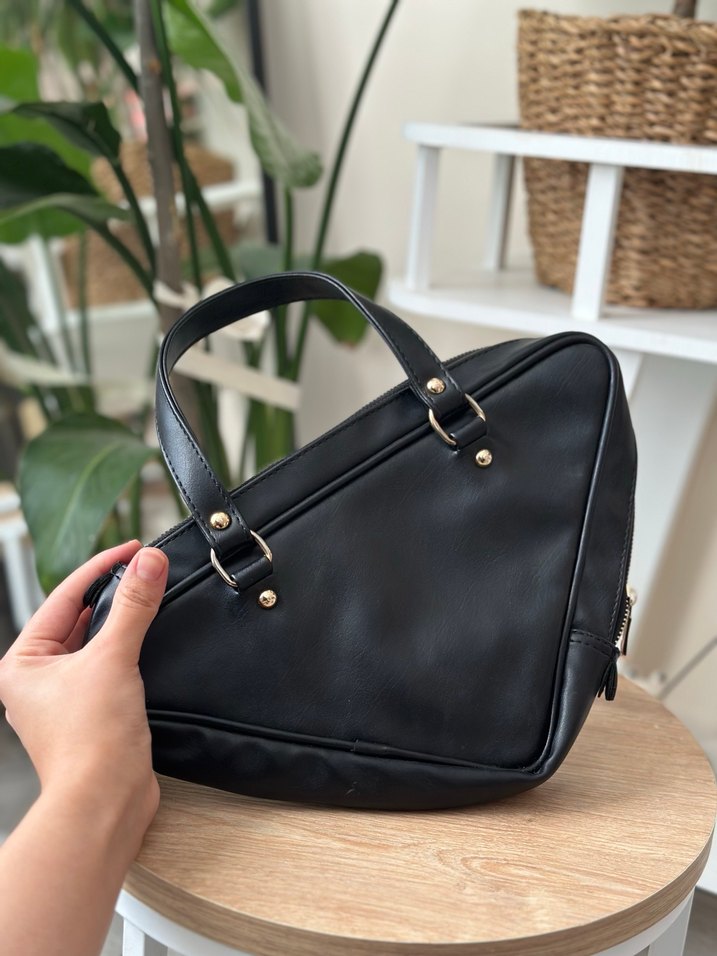 Minimal Siyah El Çantası - Görsel 3