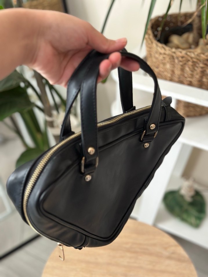 Minimal Siyah El Çantası - Görsel 2