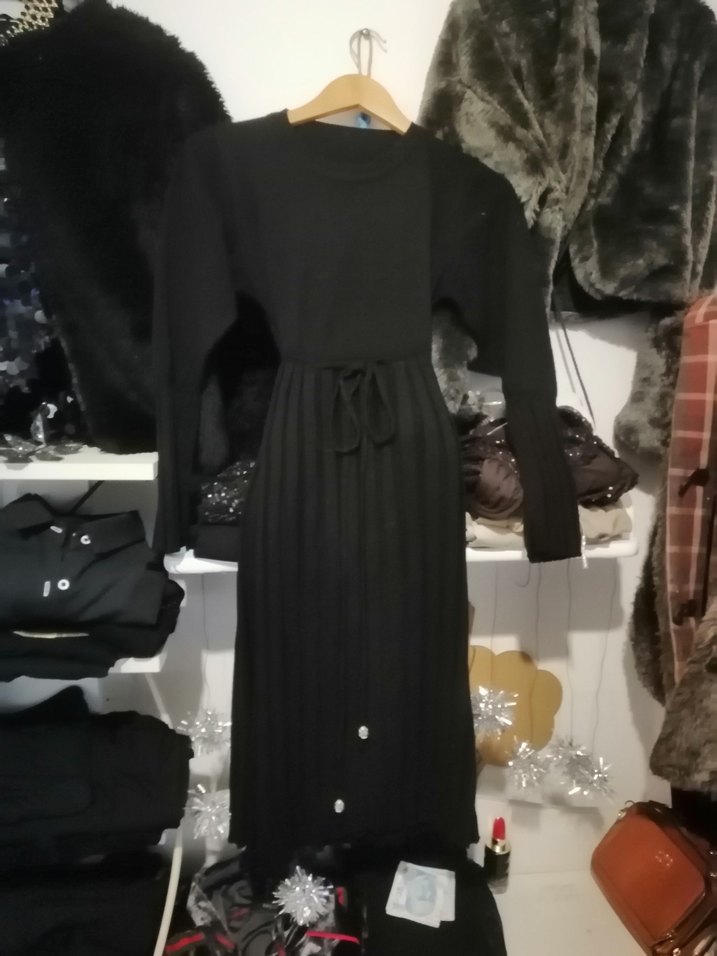 Uzun Kollu Siyah Piliseli Triko Elbise - Görsel 3