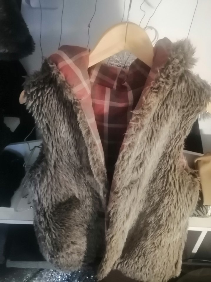 Gri Kürklü Kadın Yelek - Görsel 3