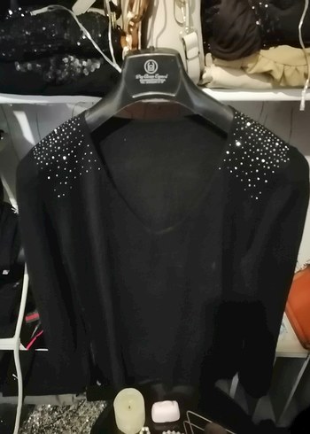 Siyah V Yaka Uzun Kollu Pul Detaylı Kazak - Görsel 2