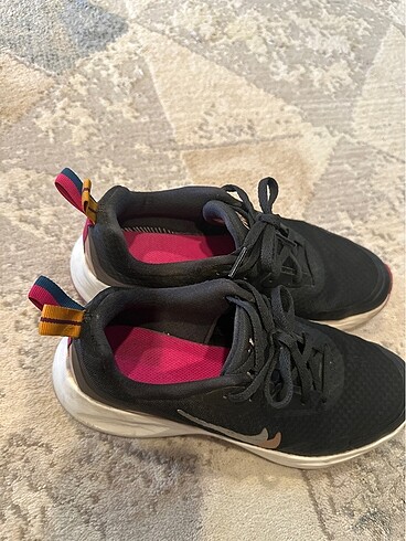 37 Beden Nike spor ayakkabı