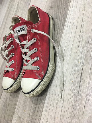 35 Beden kırmızı Renk converse kırmızı ayakkabı