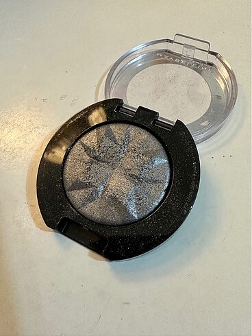 Maybelline colorshow 38 silver far