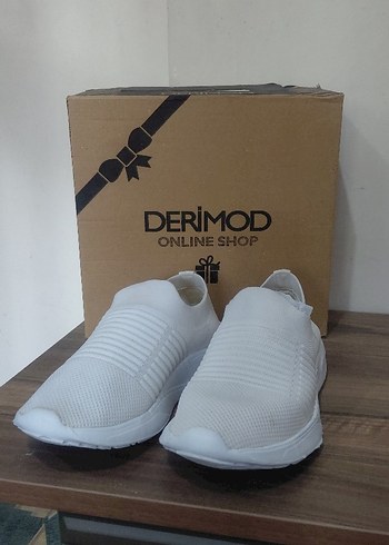 Derimod Beyaz Kadın Dolgu Topuklu Spor Ayakkabı