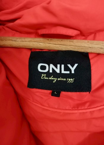 Kırmızı Düğmeli Kadın Kışlık Mont - Görsel 3