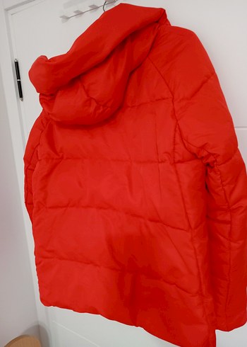 Kırmızı Düğmeli Kadın Kışlık Mont - Görsel 4