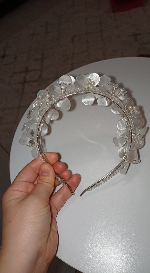 Beyaz Boncuklu Cam Taç - Görsel 2