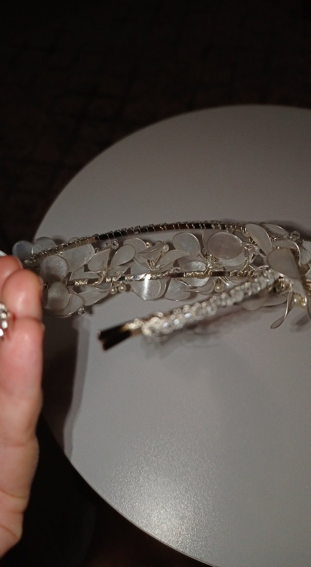 Beyaz Boncuklu Cam Taç - Görsel 4