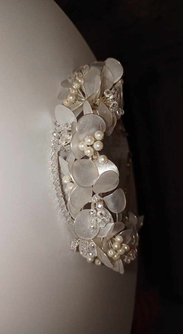 Beyaz Boncuklu Cam Taç - Görsel 5