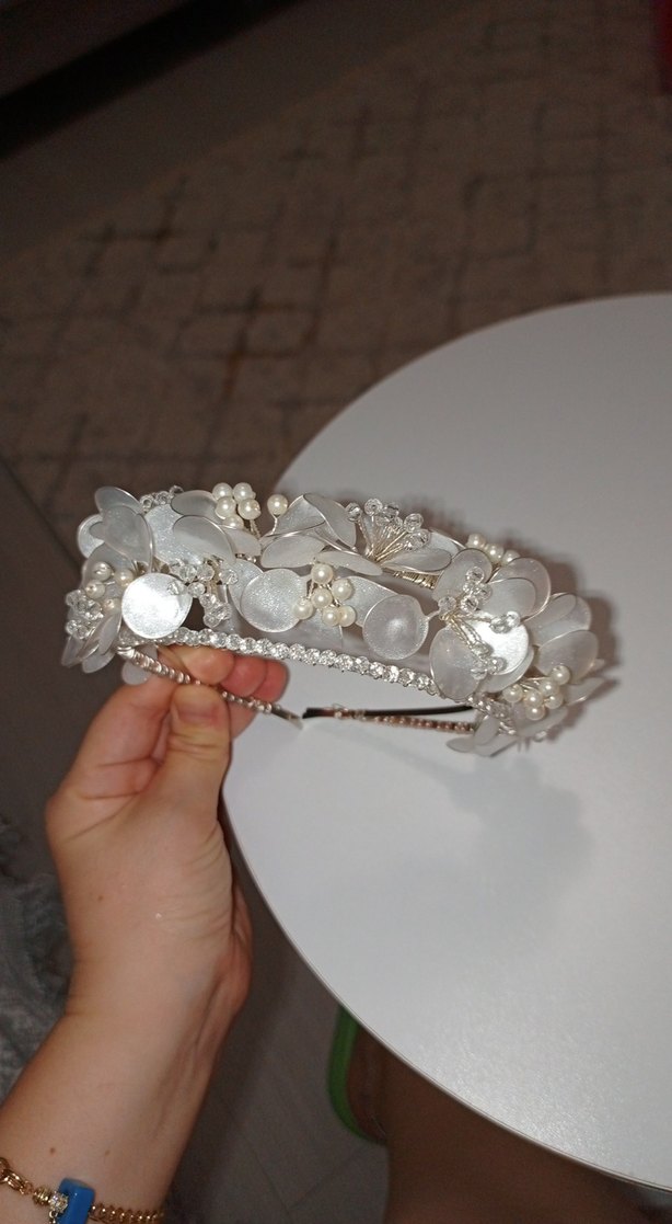 Beyaz Boncuklu Cam Taç - Görsel 3