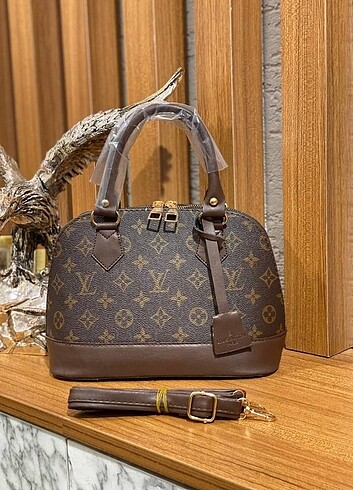 Louis Vuitton Kadın Askılı Çanta 