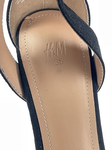 38 Beden siyah Renk H&M Dolgu Topuk %70 İndirimli.