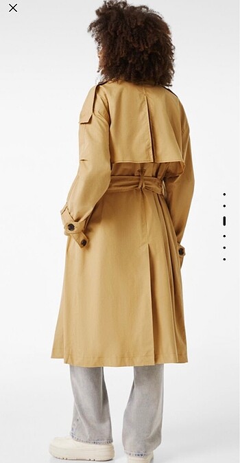 s Beden Bershka oversize bej trenchoat
