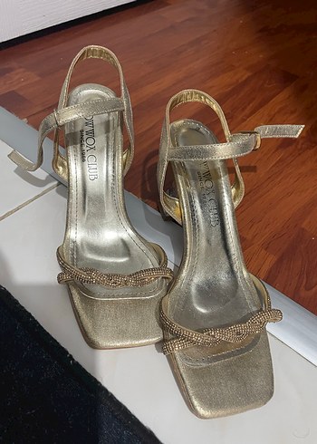 Altın Renkli Stiletto Topuklu Kadın Abiye Ayakkabı - Görsel 2