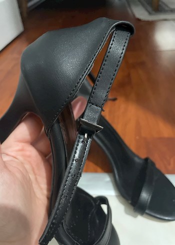 Siyah Tokalı İnce Topuklu Kadın Ayakkabı - Görsel 4