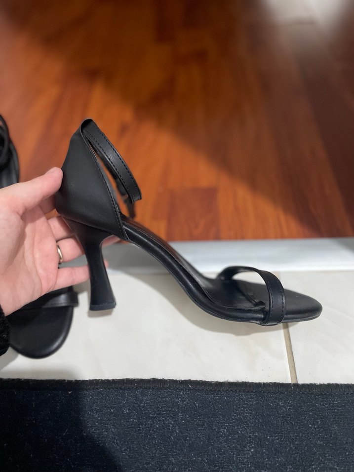 Siyah Tokalı İnce Topuklu Kadın Ayakkabı - Görsel 5