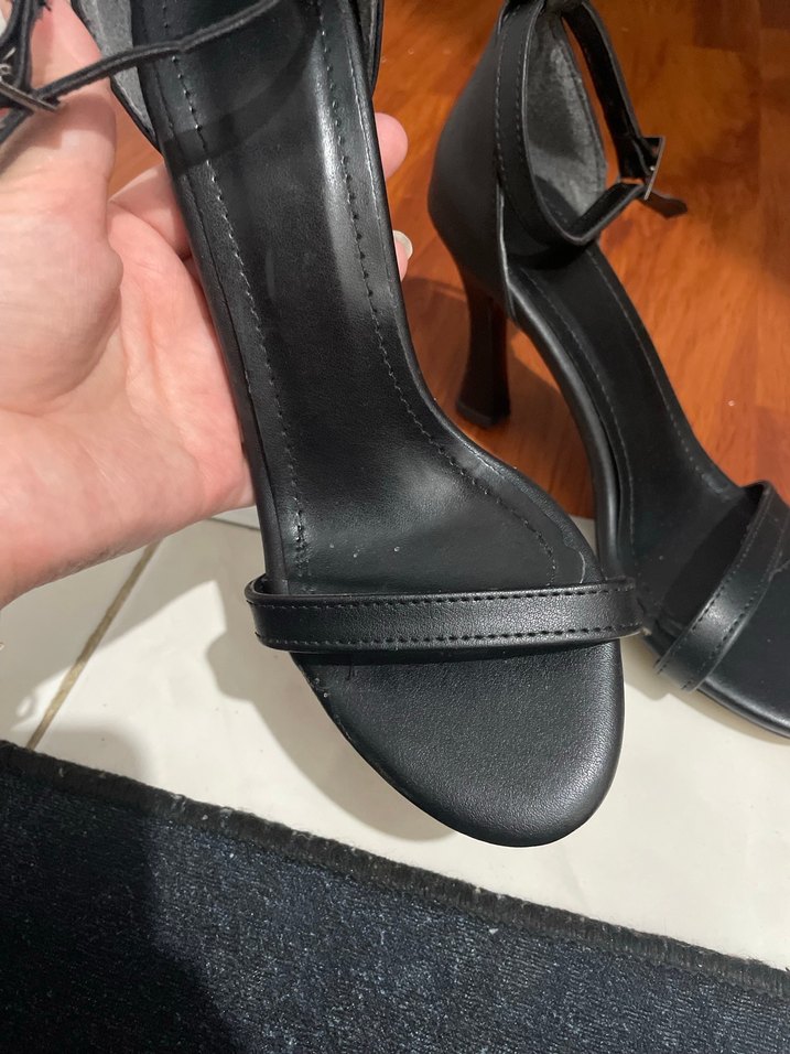 Siyah Tokalı İnce Topuklu Kadın Ayakkabı - Görsel 2