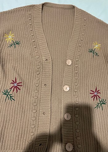 Bisküvi rengi nakışlı hırka - Görsel 8